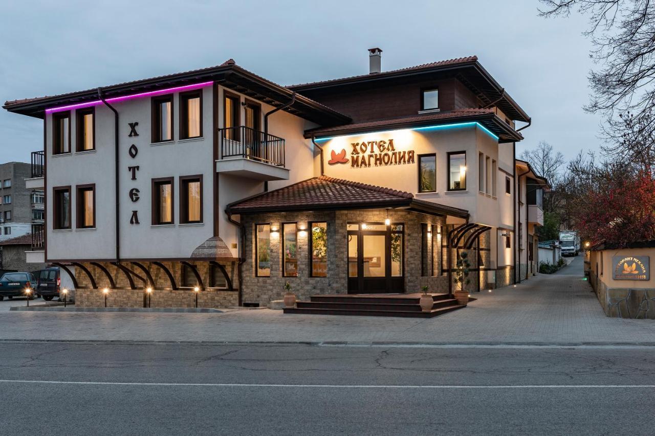 Семеен Хотел Магнолия Kazanlŭk Exterior photo